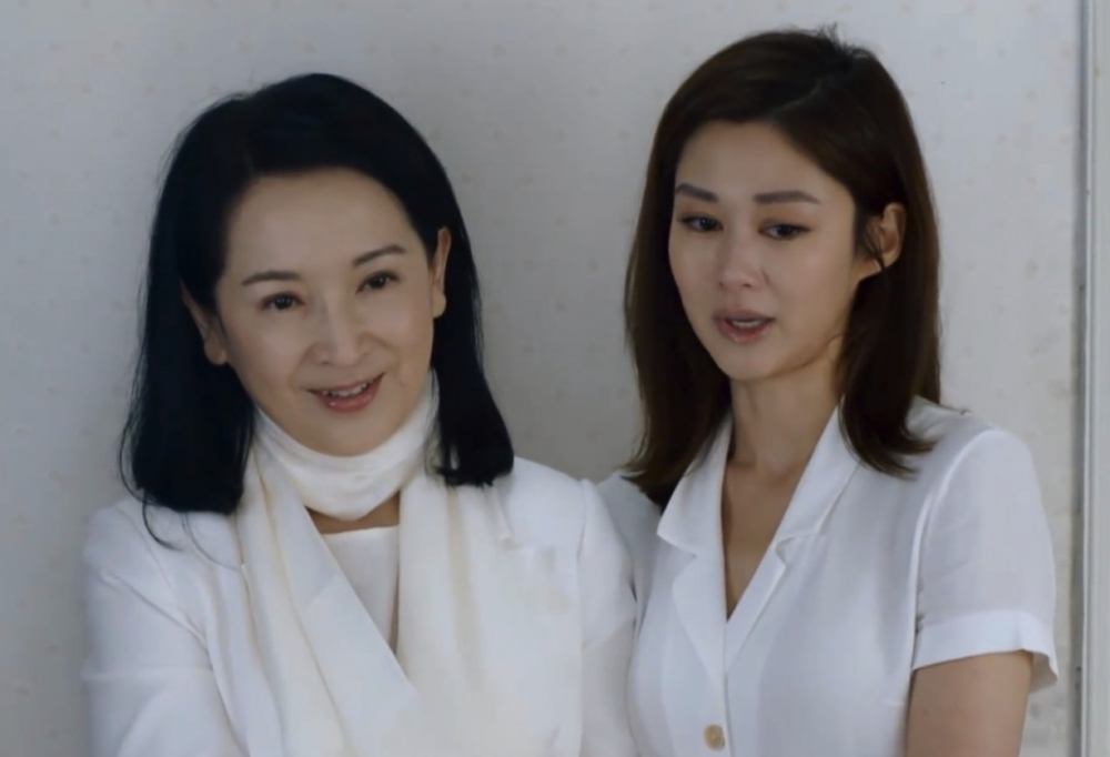 台灣有位兩孩媽媽在網上大曬幸福，長文反擊母親指她的成就不及姐姐。