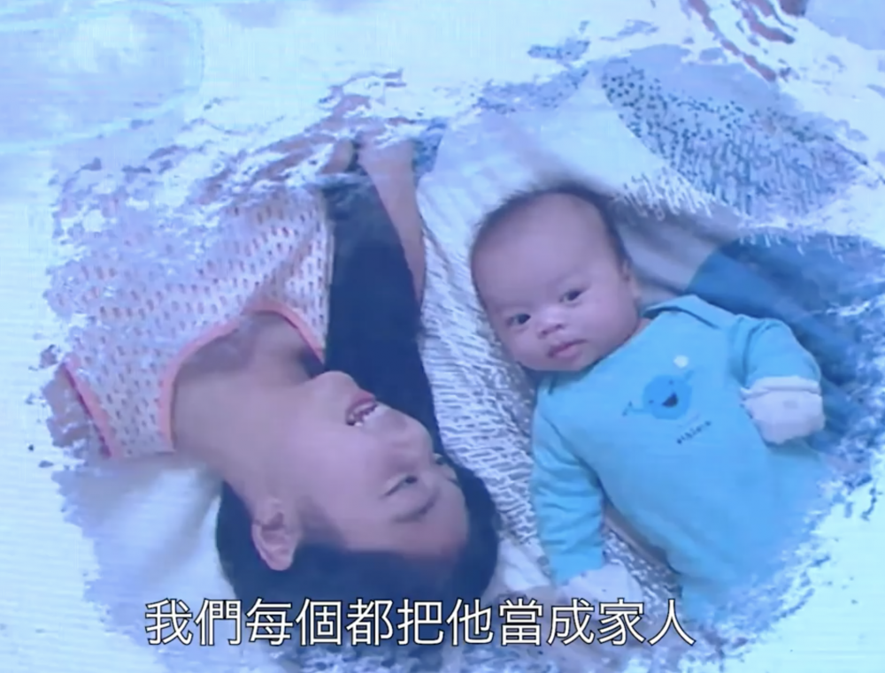Tyler與兩名女兒長得有點像,外出時總被誤會是一家五口。