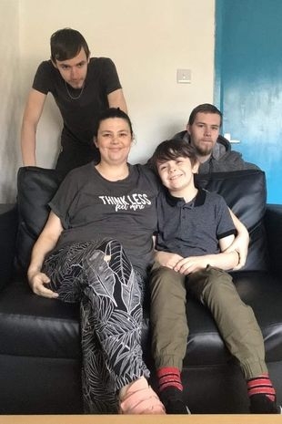 38歲的Sarah育有三個小孩,她從少女時期開始就一直有經痛的問題。