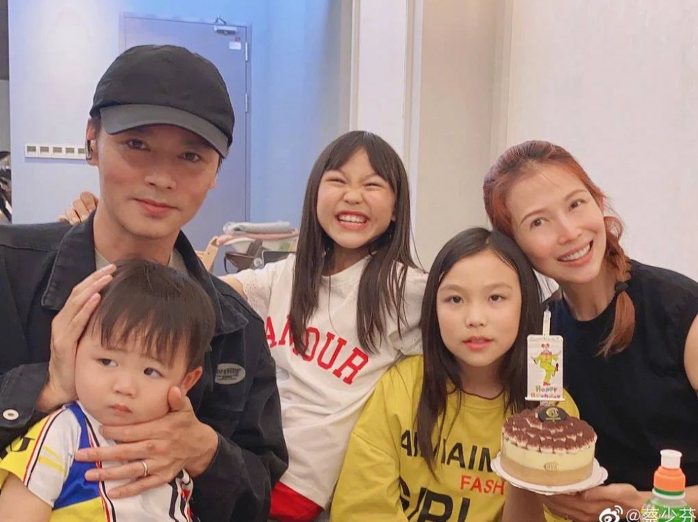 蔡少芬在內地節目大談育兒經。