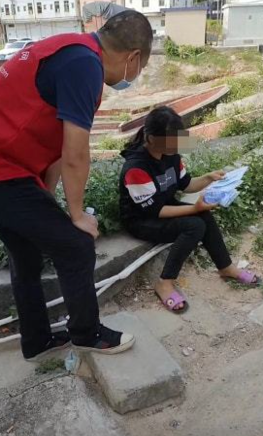 一家人在四年後終於再次團聚,但女子的情況卻是令父母心痛。