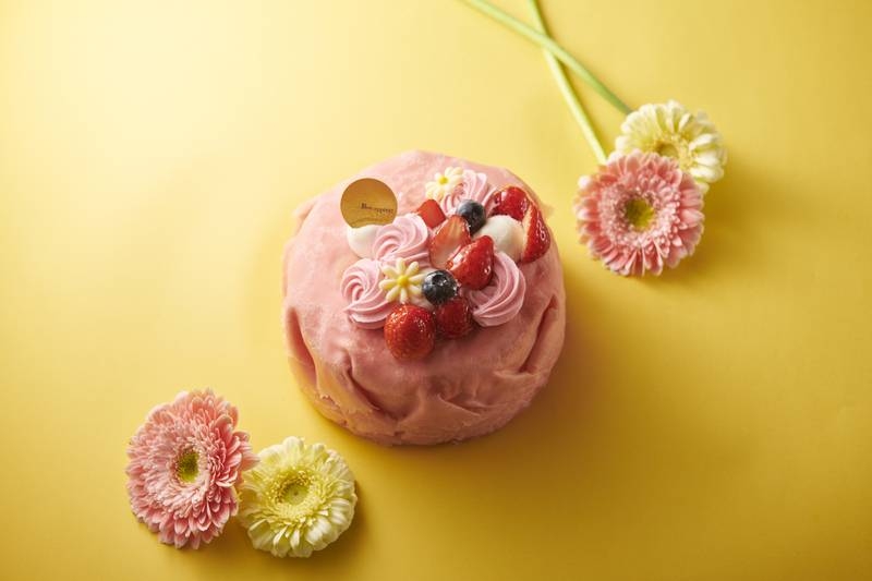 Chateraise母親節限定士多啤梨薄餅忌廉蛋糕。