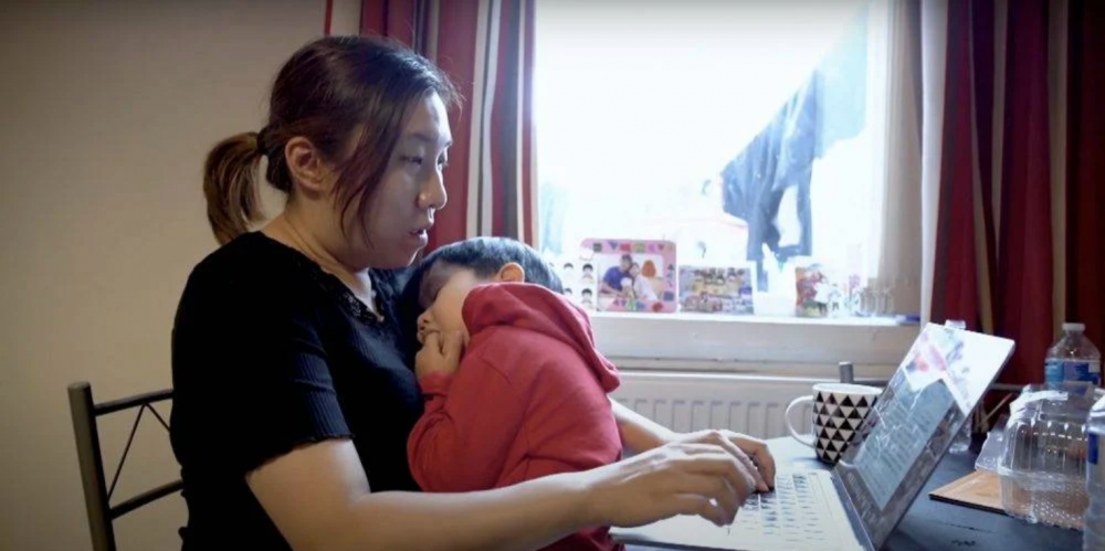 個案中的男主角阿文本來在香港任職巴士司機，而太太Fiona則是位老師。