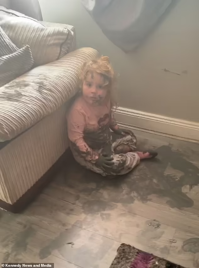 女兒被發現時一臉無辜。