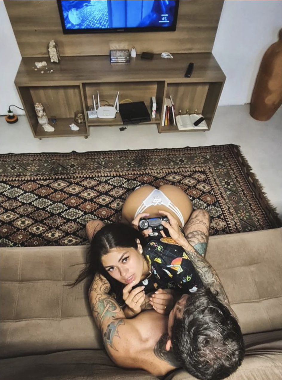 Arthur分享的不少照片非常火辣。