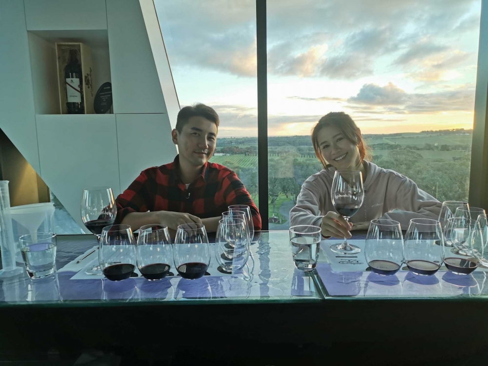 老公和紅粉知己相當投契，兩人經常煲電話粥。