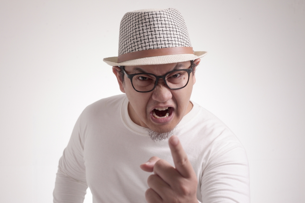 一名父親疑不懂育兒，被網民關注他可能觸犯虐兒行為