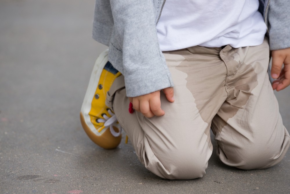 有孩子在幼稚園不慎瀨尿，不過老師竟然任由他穿着濕的褲子直到放學。