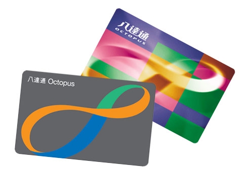 心急如焚的女生隨即走到早上買餸的商鋪找尋八達通,並到處問店主有沒有人拾到她的八達通。