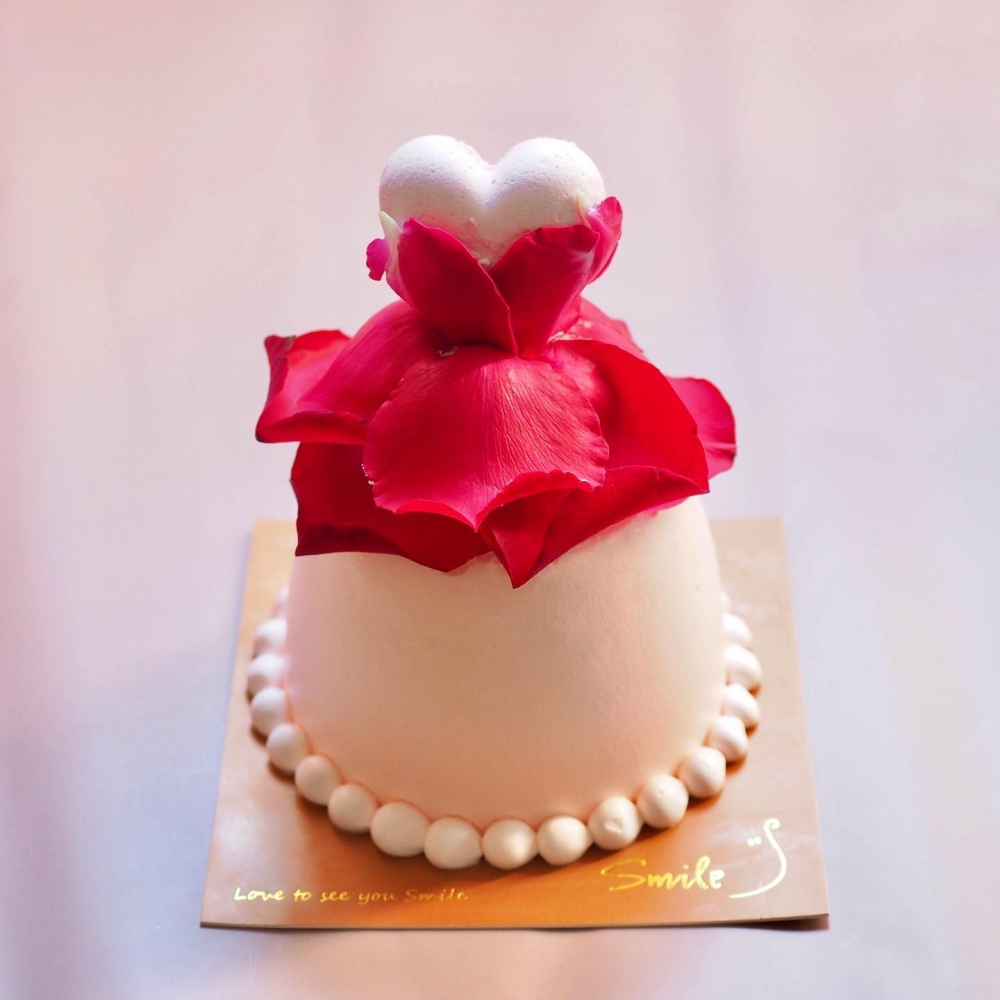 Smile yogurt & dessert bar母親節系列蛋糕「Lady in Red」。