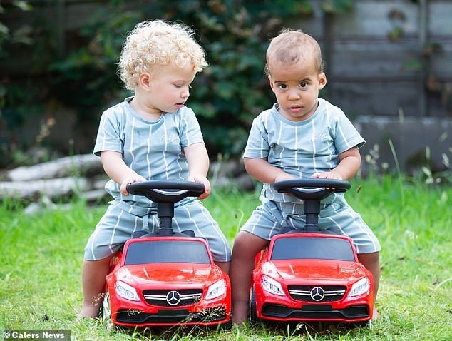 外貌的差別讓不少人難以相信他們是雙胞胎，要誕下這對混血雙胞胎的機率更是100萬分之一。