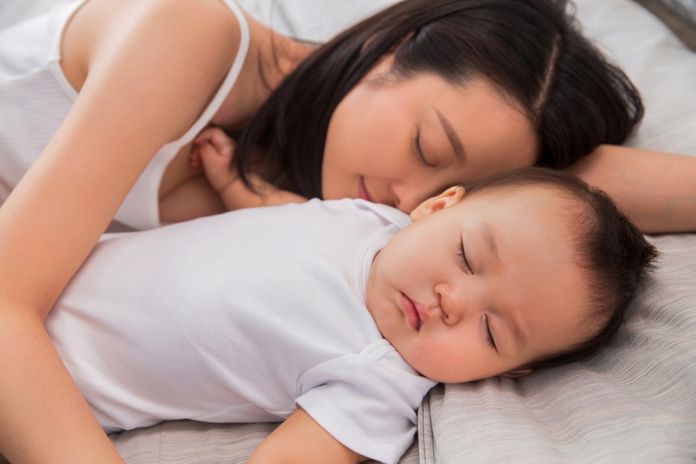 家長應該與寶寶同床而睡呢?