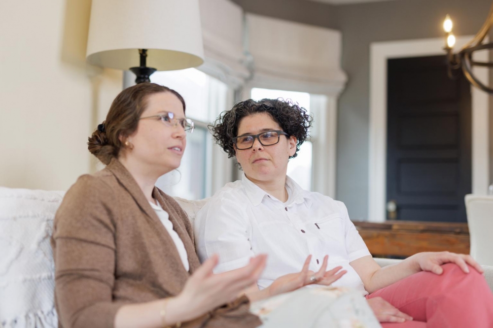 美國紐約同性伴侶 Heather 和 Robbie 一直希望有個女兒。