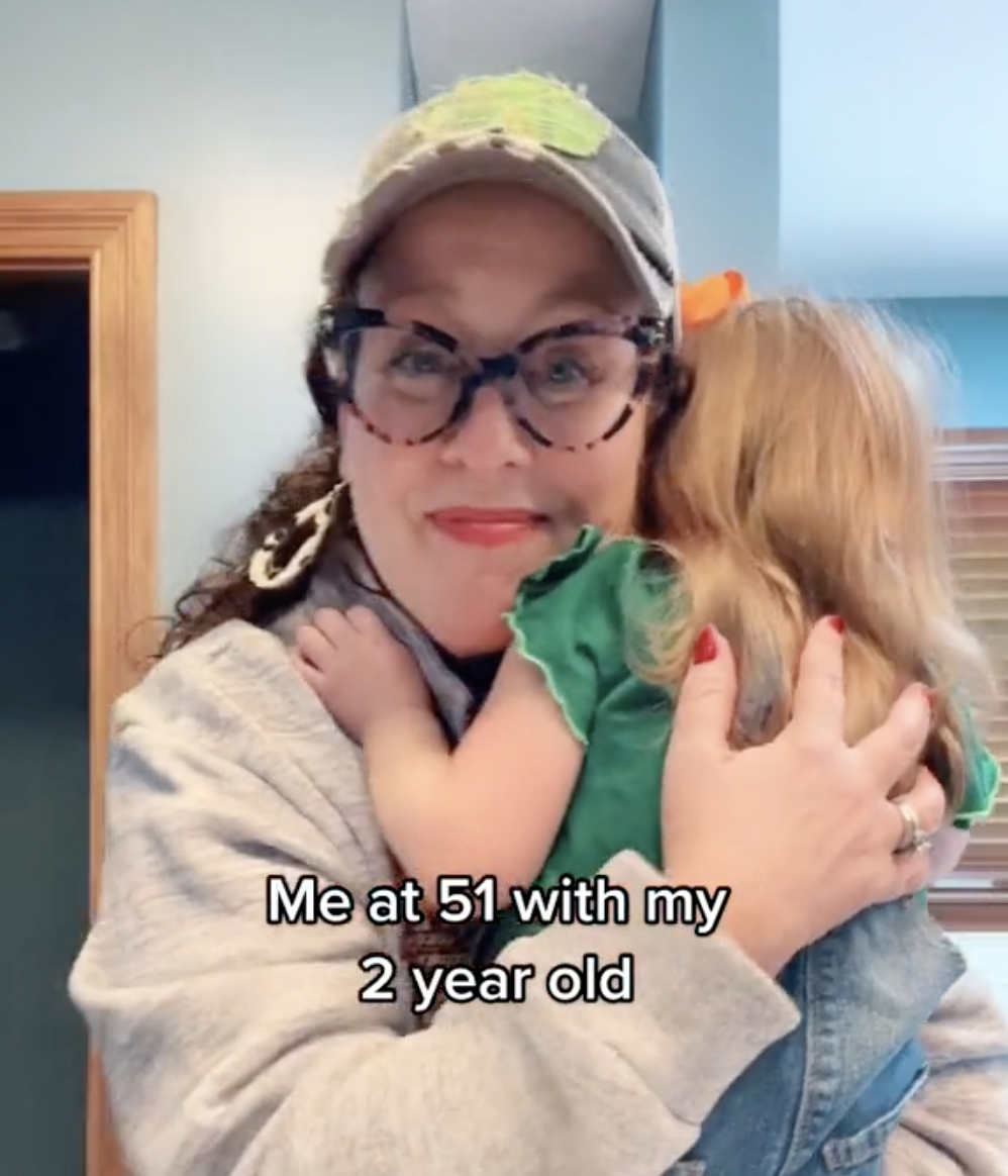 現時Kris已51歲，育有2歲的女兒。