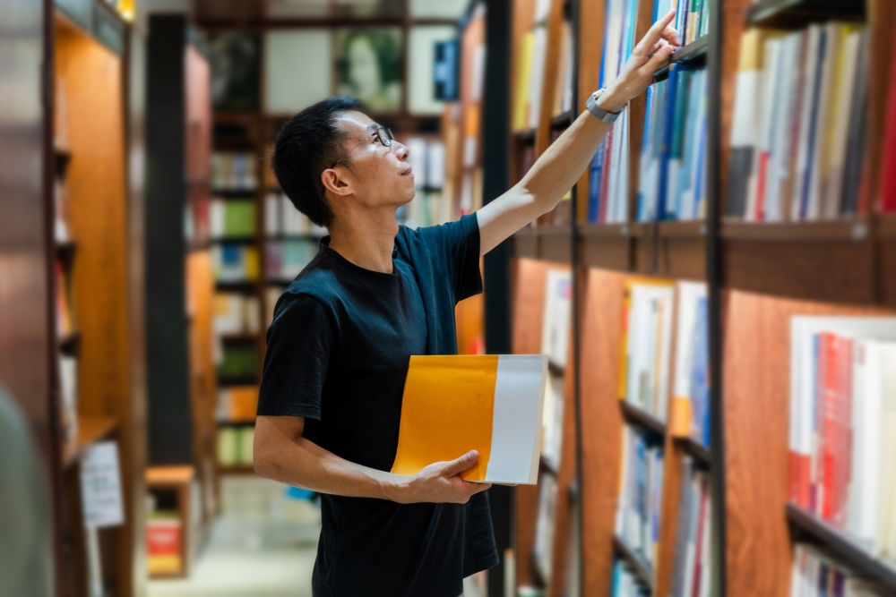 男子透露自己是圖書館職員。（示意圖）
