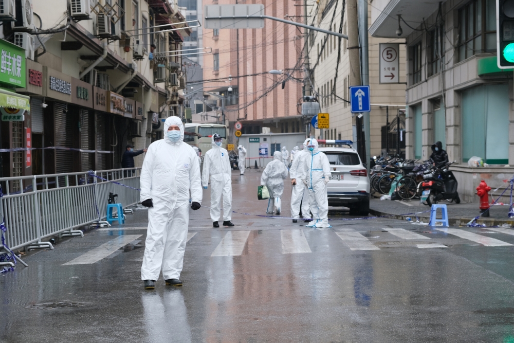 上海疫情爆發，採取封控措施。