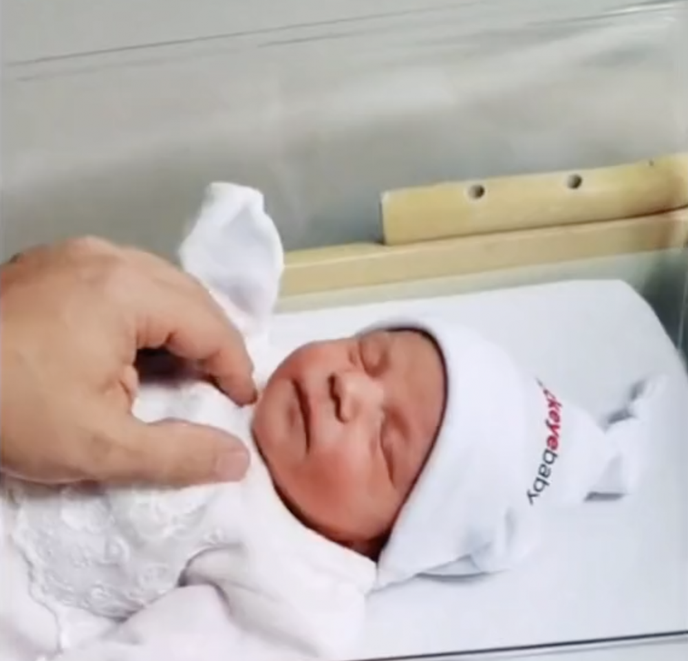 2年前他們突然收到一個訊息，問他們是否還想收養孩子。