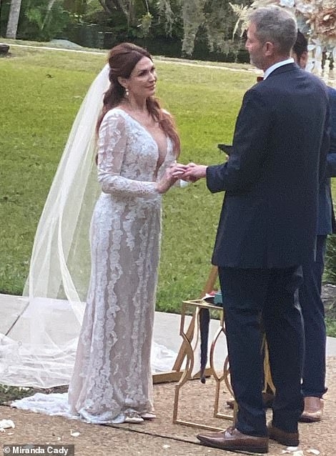 美國佛羅里達州早前一場婚禮上的70名賓客，突然在晚宴期間出現頭暈、心悸、嘔吐等情況。