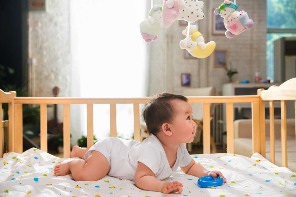 美國正式立法禁售2項嬰兒床用品，以保障嬰兒安全。