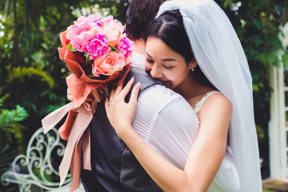 台灣有一對準新郎及準新娘，早已共識只會簽紙及影婚紗相，而不會鋪張地舉行婚禮。