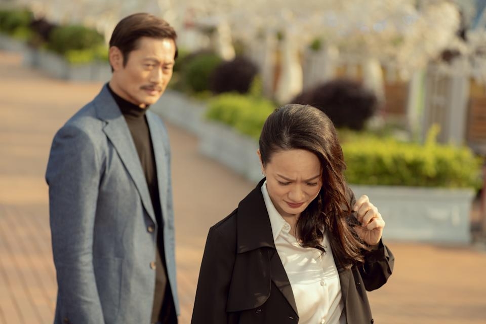 女孩直言：「我們也許不正常，但比起你每次向我抱怨父母總是吵架，我很慶幸有兩位非常恩愛的爸爸。」