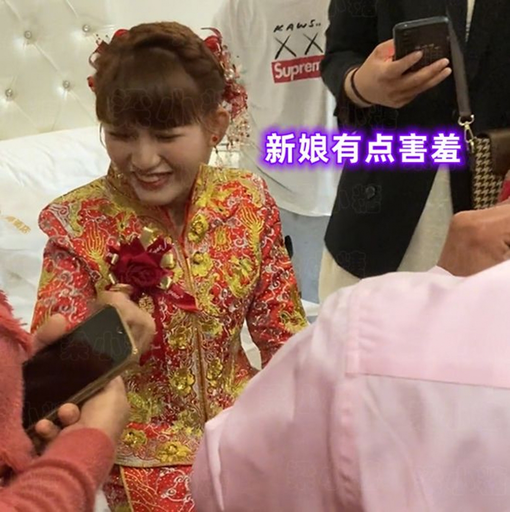 朋友解釋新郎因一長處成功抱得美人歸。