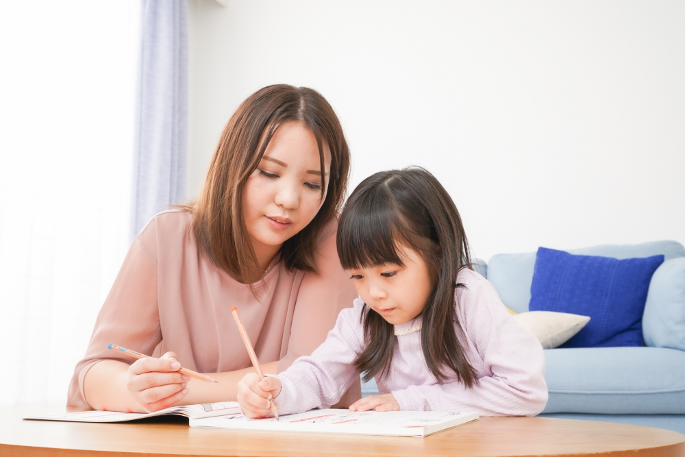 兩姐妹相差21年,姐姐無奈承擔照顧妹妹責任