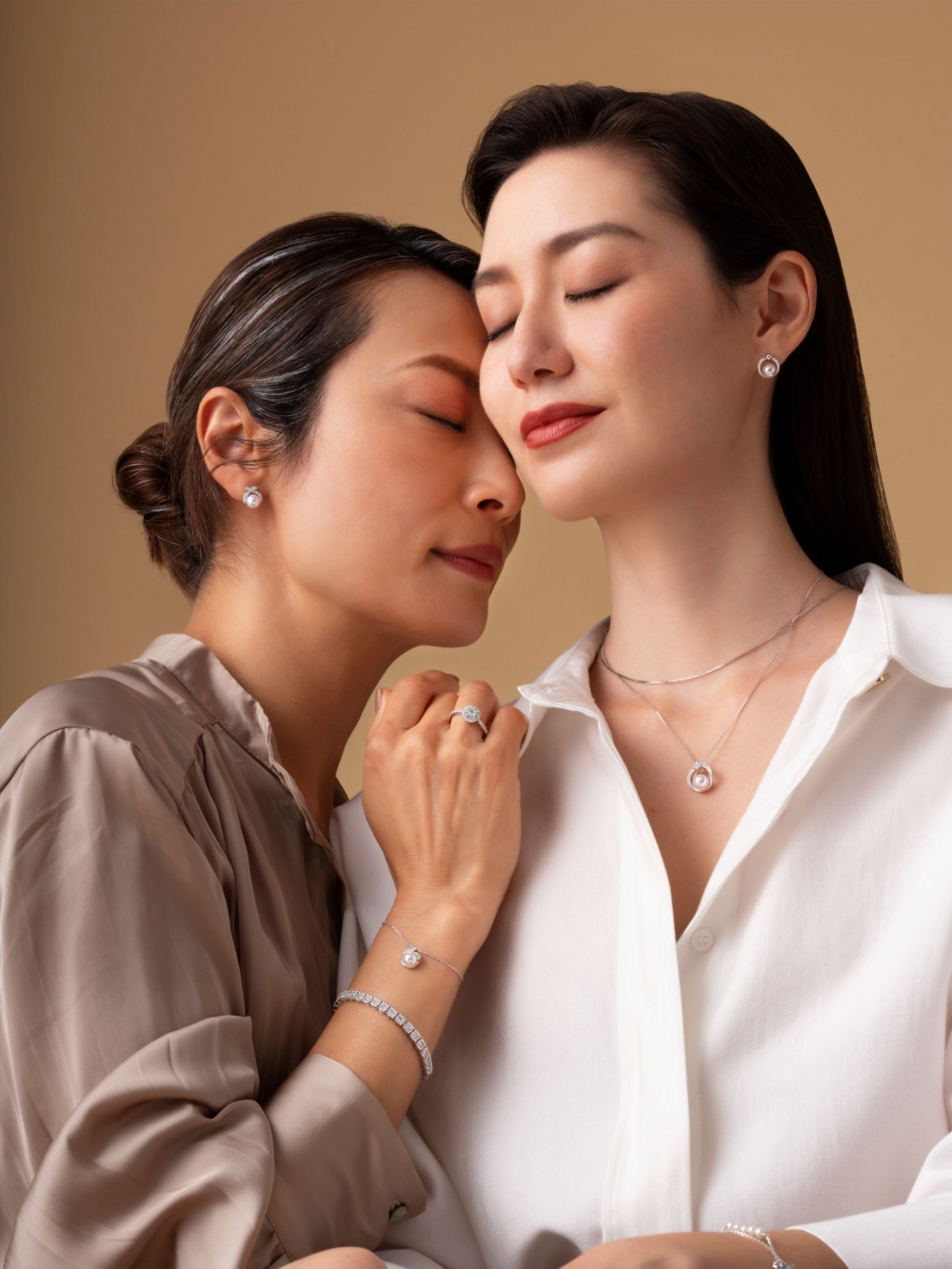 母親節禮物推薦2022之周大福母親節珠寶「愛的觸覺」美鑽珍珠首飾。