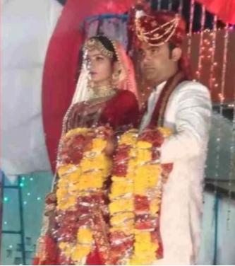印度一名新郎在婚禮上突然暈倒。