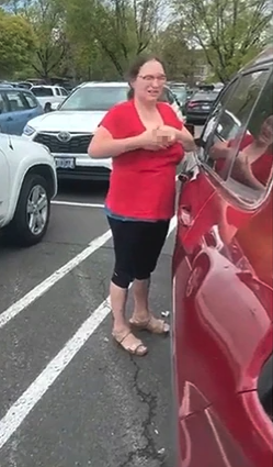 婦人堅持認為自己並沒有做出任何不雅舉動。