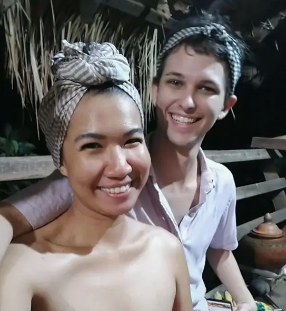 現時兩夫妻並沒有離婚,他們由恩愛夫妻變成了好閨密。