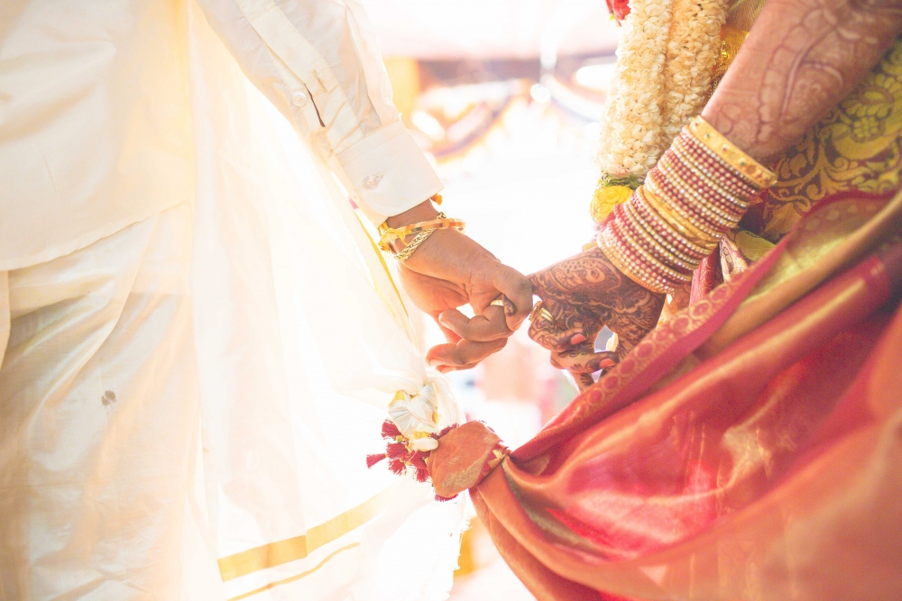 印度有一對姊妹竟在婚後第一天就發現自己「嫁錯郎」。