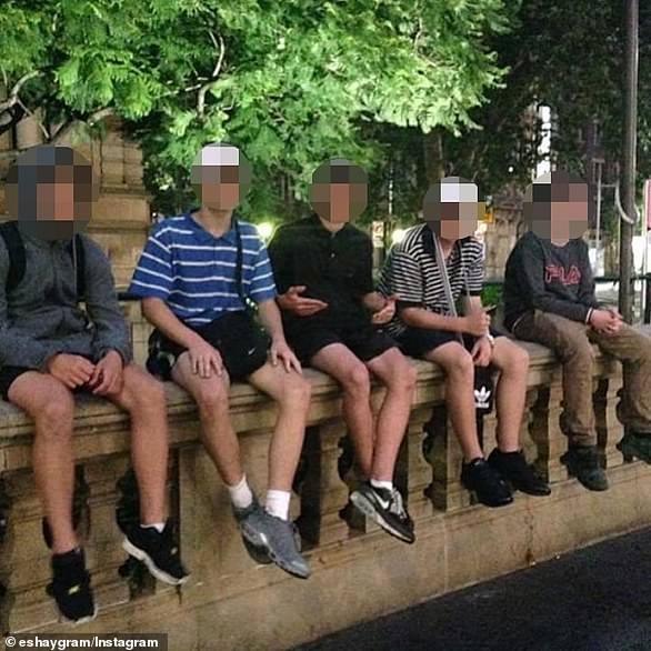 西澳一群童黨「Eshays」經常為非作歹，短褲、運動衫、腰包是他們的標誌。