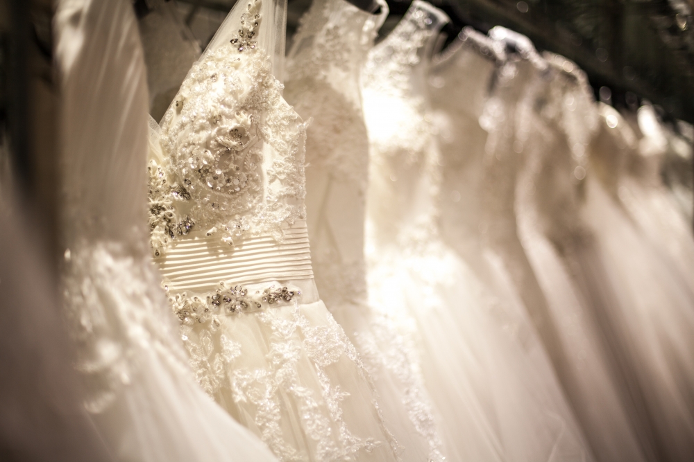 台灣一位待嫁女生卻要求未婚夫給她買5套全新婚紗。