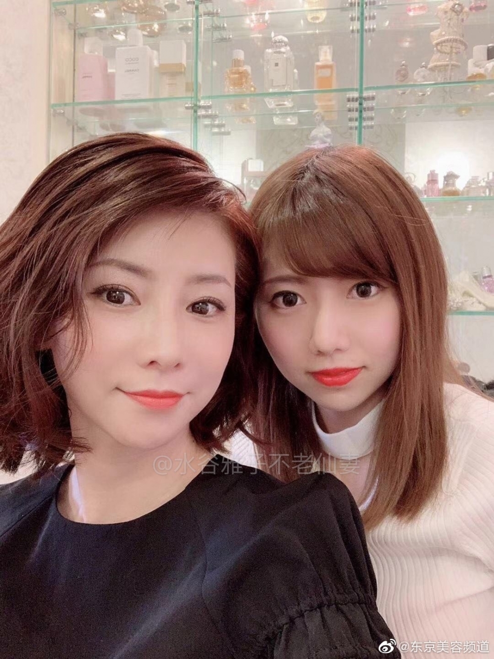 網上疑似曝光水谷雅子和女兒的合照,可見女兒遺傳媽媽基因,長得標緻可人。