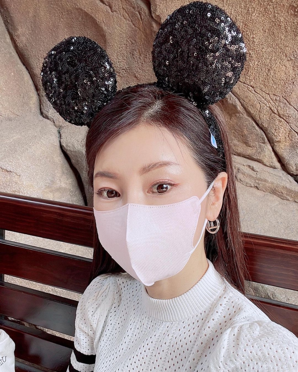 現年54歲的水谷雅子是著名的凍齡美女媽媽。