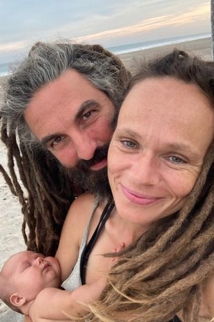 37歲的Josy Peukert在海中產下一子。