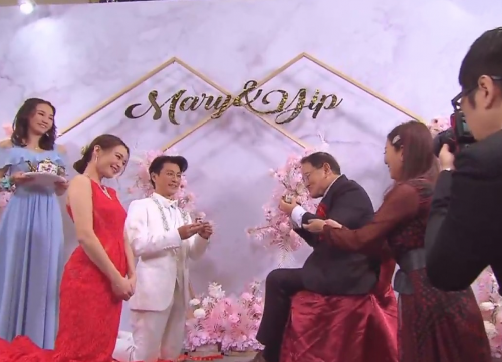 人妻在結婚當日除了收到長輩的祝福,更收到夫家的催促生仔。