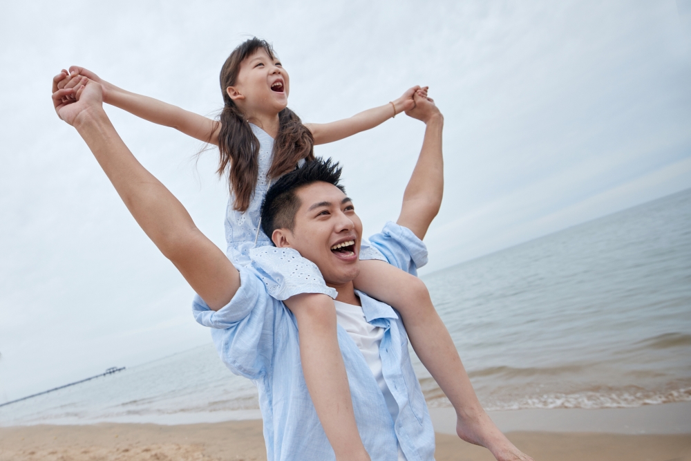 單親爸爸在商場遇到女兒初來月經，只好求助路人幫忙。