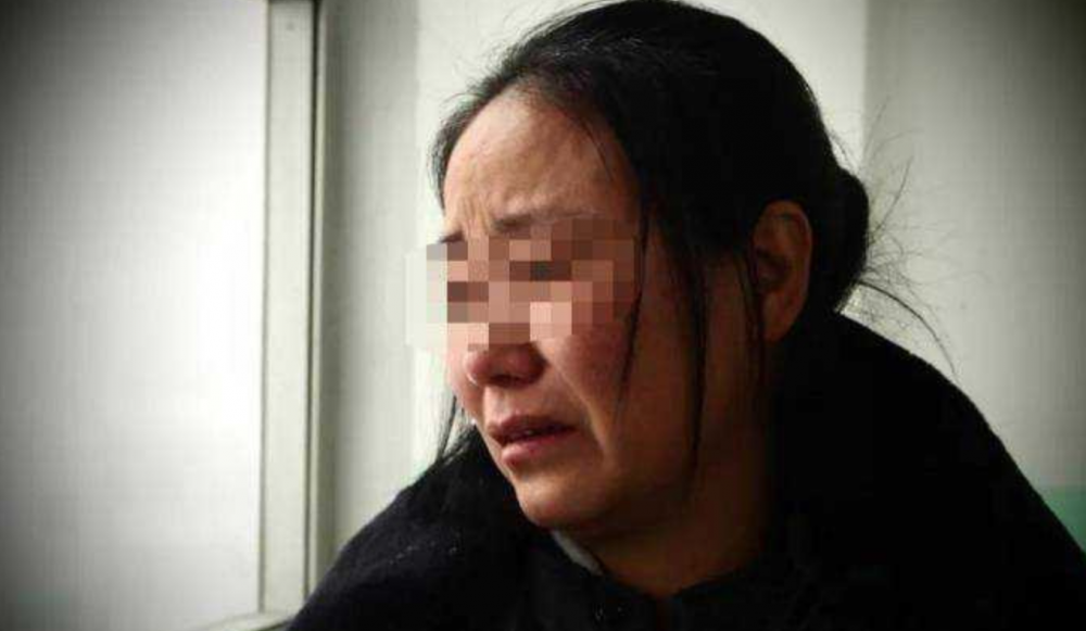 內地江蘇有位媽媽在多年前為了追仔而拋棄女兒,現在有求於女兒才後悔莫及。