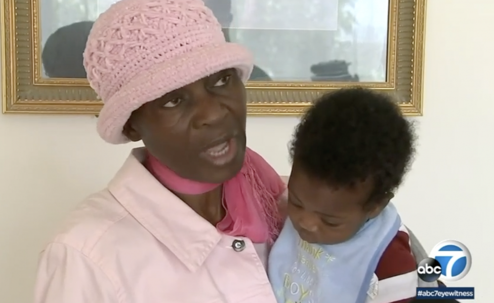 美國一名嫲嫲在免費獲得的梳化中發現意外之財。