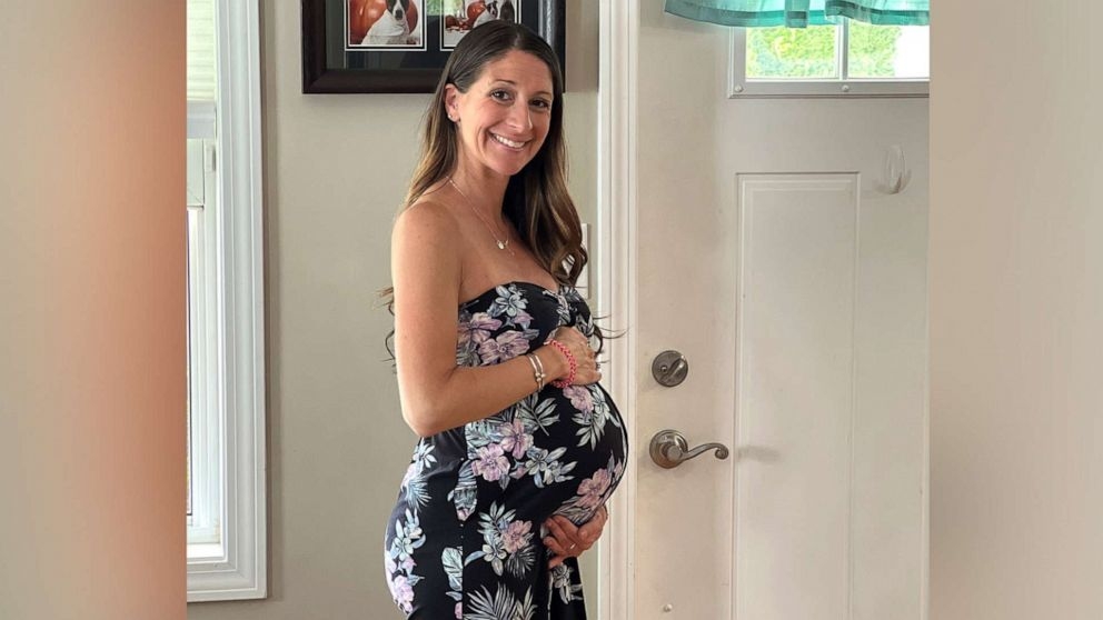 35歲的Ashley經歷4次流產後，竟然懷上四胞胎。
