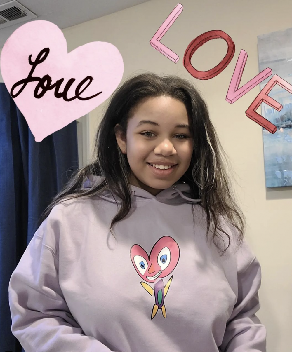 Nyla4歲起就喜歡繪畫，9歲獲得母親送的手機後就接觸數位繪圖。