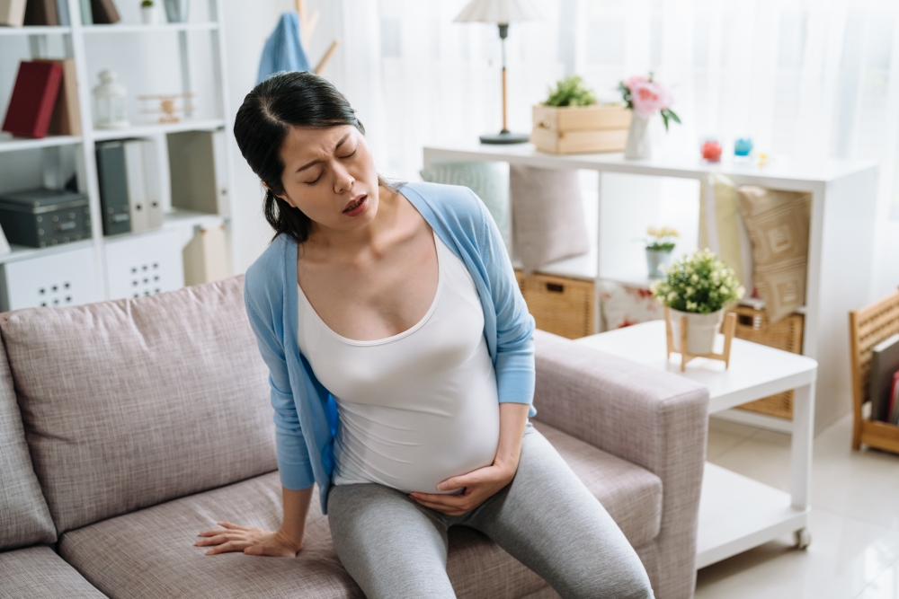 懷孕中後期身體會釋放一種鬆弛激素，無形間會令孕婦的腰部穩定性減弱，腰痛腳痺會變得頻密