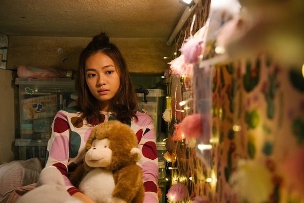 面對父母追星,女兒心想:「只希望屋企唔好越黎越多唔等洗嘅野!」