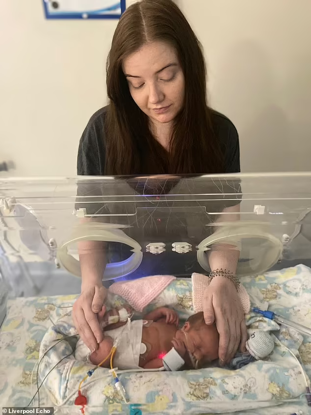 於是決定提前剖腹誕下女兒。