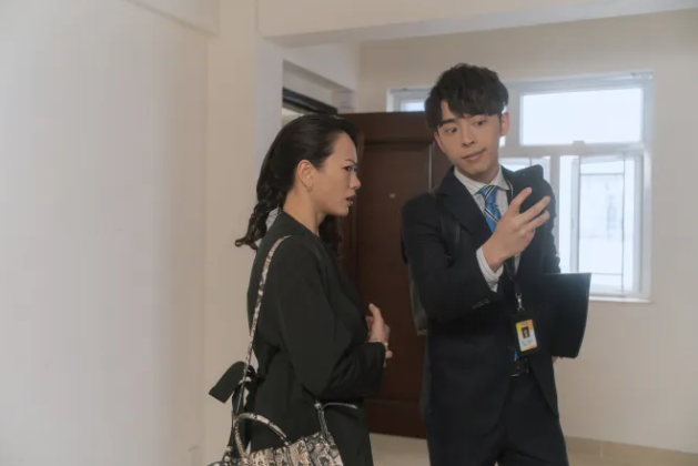 奶奶要求他們要買一間落在兒子名下的單位