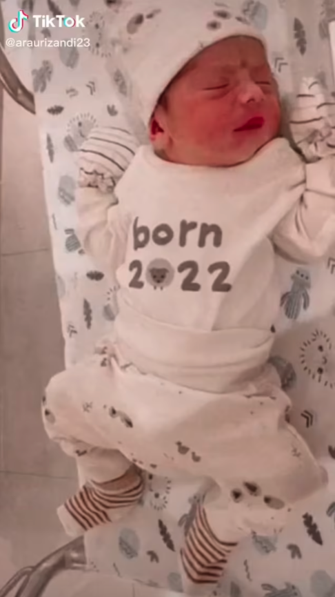 醫生堅持在停電情況下為產婦開刀。