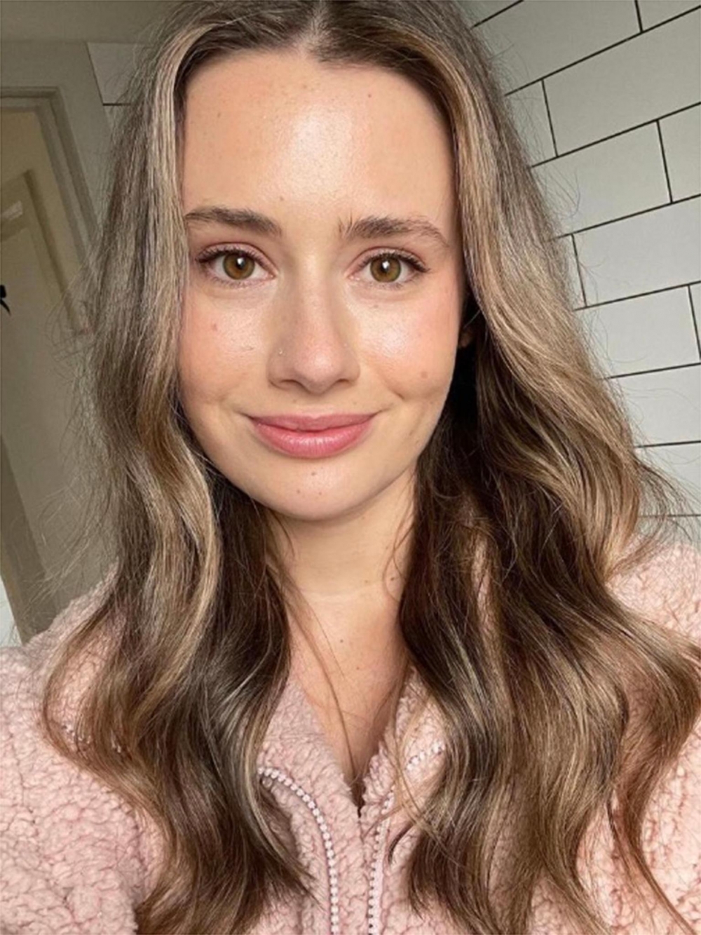 29歲的Katie一直和病魔打交道，罹患包括子宮內膜異位症在內的複雜慢性疾病，以及神經性疾病。