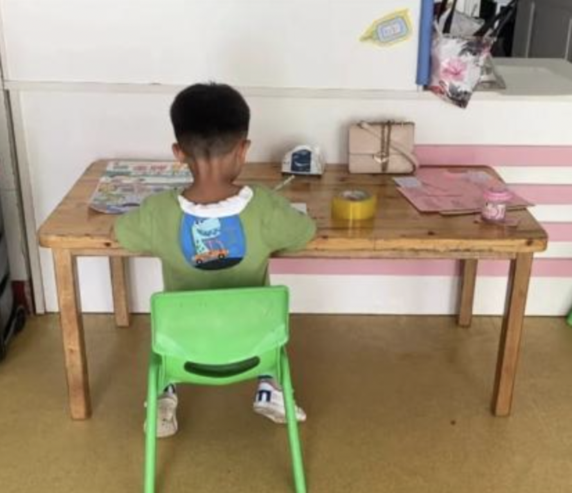 小睿已經在幼稚園等待多天。